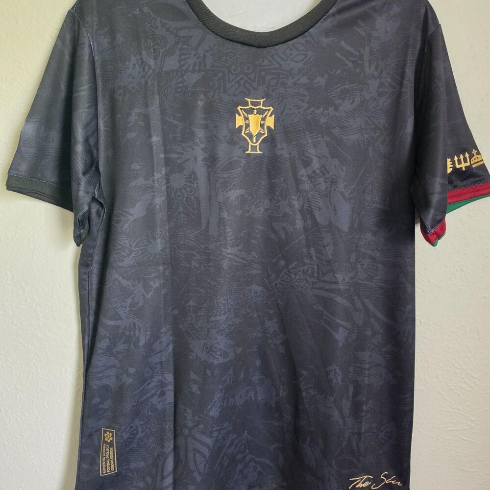 Nike Men's Black and Navy T-shirt